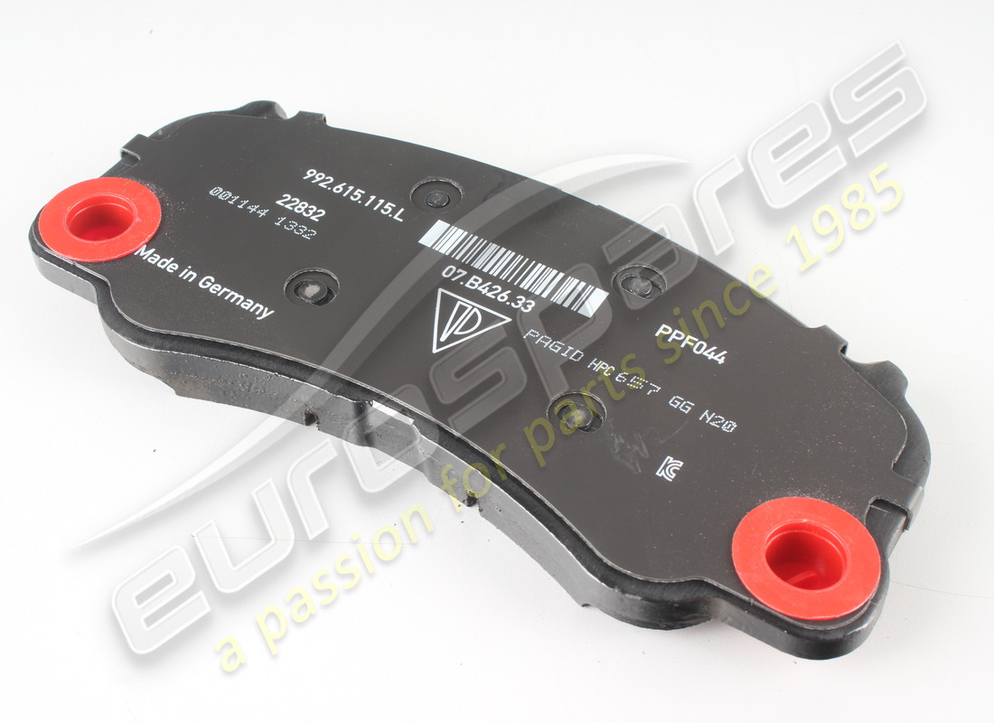 NEW PORSCHE 1 SET OF BRAKE PADS FOR DISC. PART NUMBER 992698075C (5) new porsche 1 set of brake pads for disc. part number 992698075c (5)