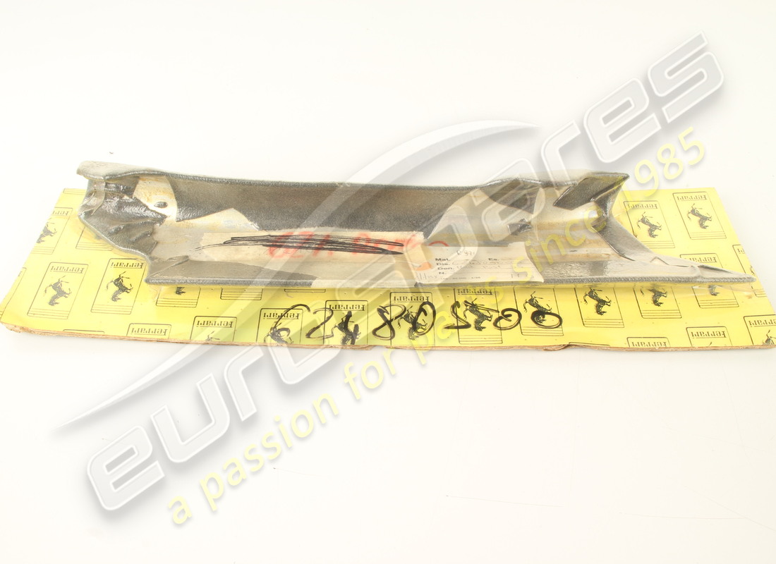 new ferrari rh moulding. part number 62480500 (2)