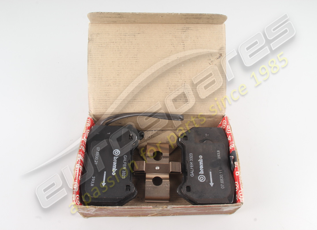 NEW MASERATI FRONT BRAKE PADS SET-F.C:0,4. PART NUMBER 380200039 (1) new maserati front brake pads set-f.c:0,4. part number 380200039 (1)