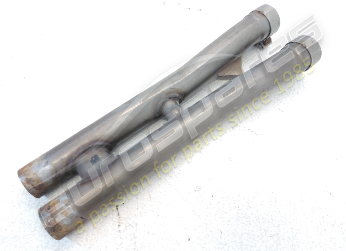 USED FERRARI CENTRAL EXTENSION. PART NUMBER 317180 (2) used ferrari central extension. part number 317180 (2)