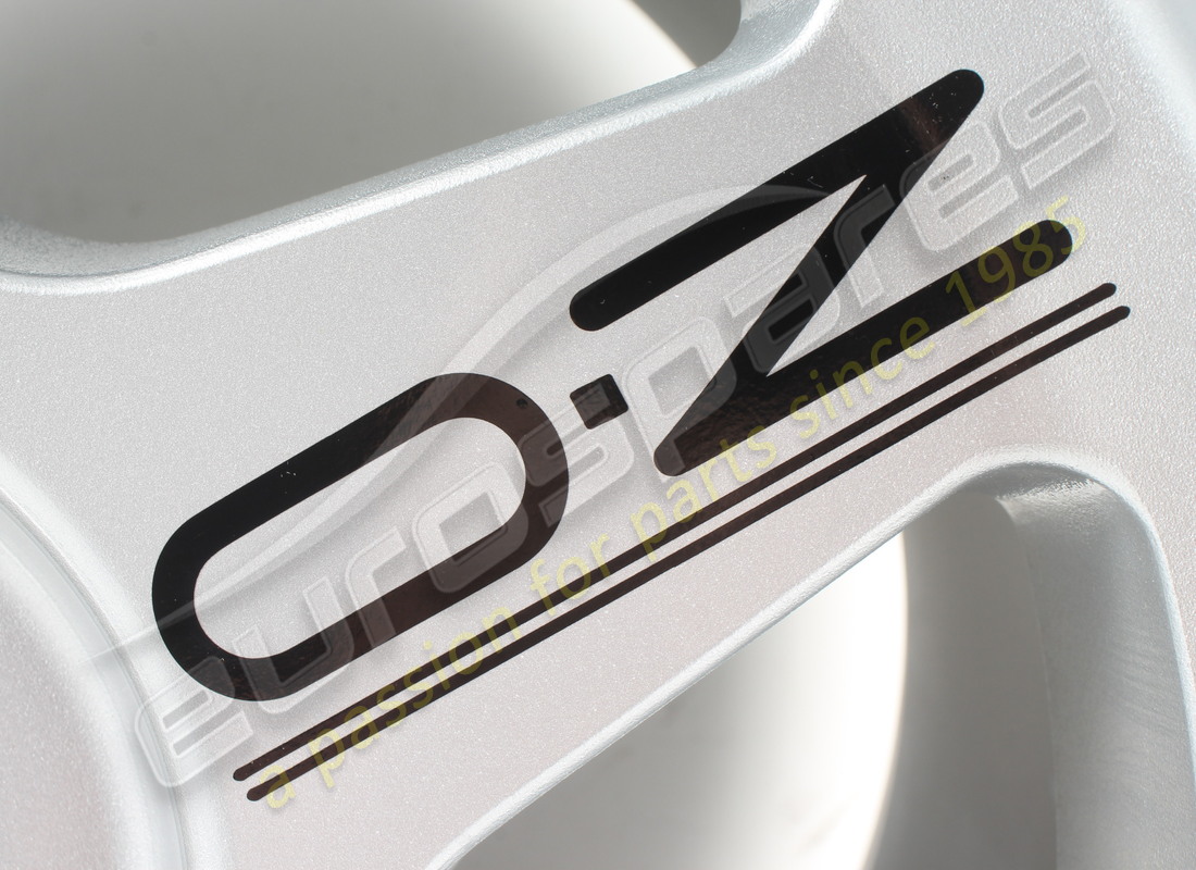 new ferrari rear wheel - oz racing (13jx17''). part number a2128 (2)