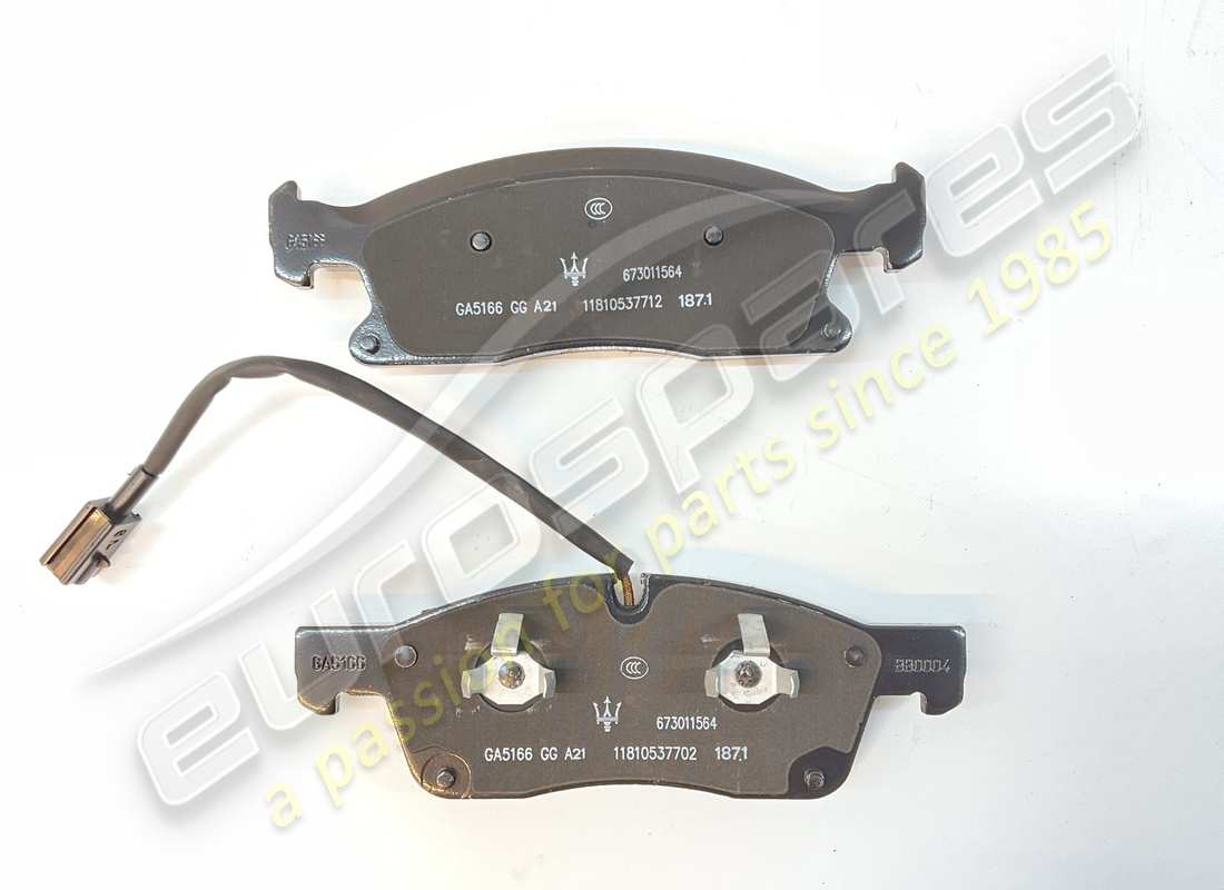 new maserati front brake pad set. part number 673011564 (3)