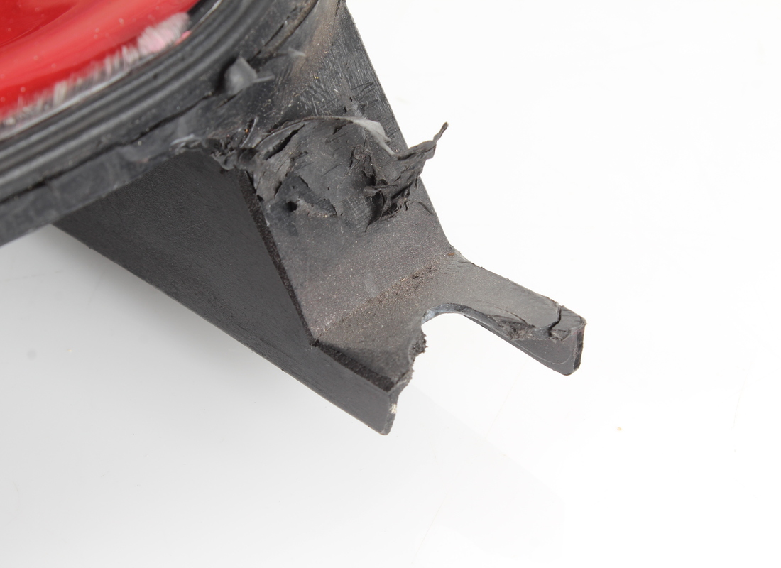 USED FERRARI RH HEAD LAMP UNIT. PART NUMBER 65097251 (3) used ferrari rh head lamp unit. part number 65097251 (3)