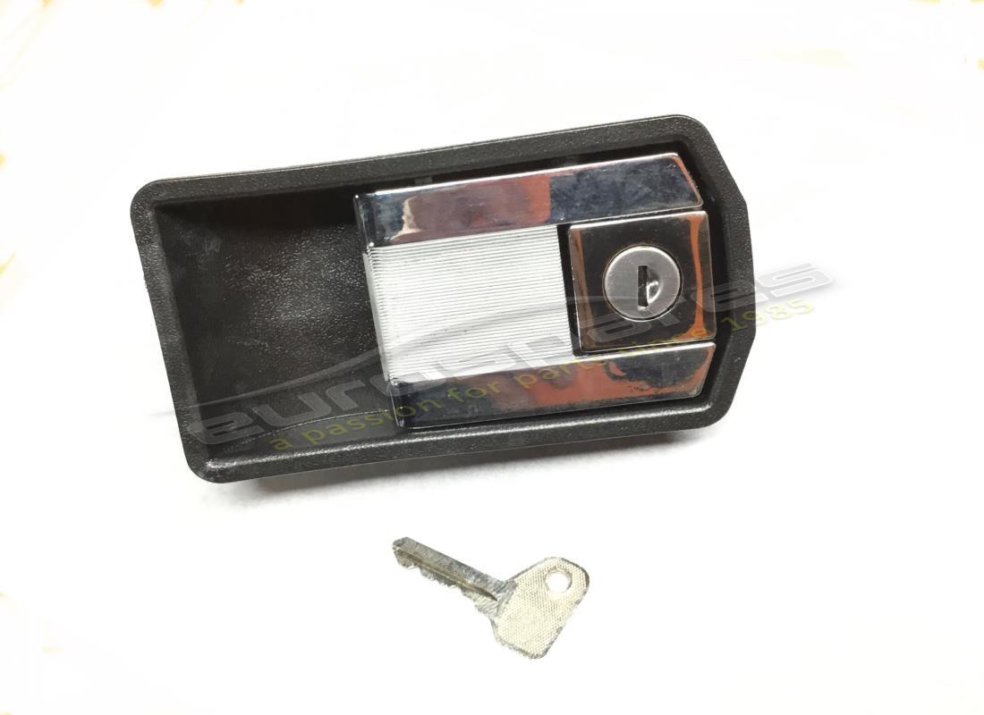 NEW FERRARI RH DOOR HANDLE. PART NUMBER 40062507 (1) new ferrari rh door handle. part number 40062507 (1)