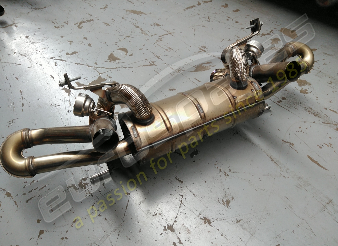 USED LAMBORGHINI MUFFLER. PART NUMBER 4T0251051B (5) used lamborghini muffler. part number 4t0251051b (5)