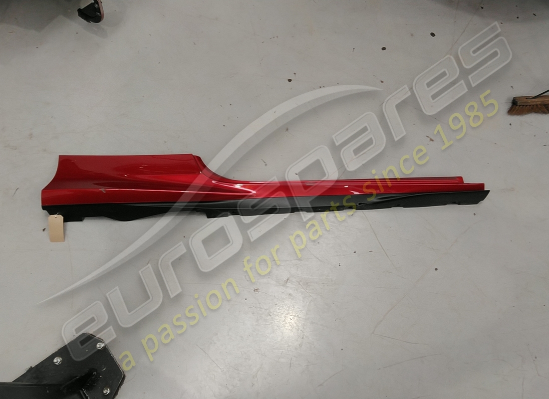 DAMAGED FERRARI COMPLETE RH UNDERDOOR TRIM. PART NUMBER 985861771 (3) damaged ferrari complete rh underdoor trim. part number 985861771 (3)
