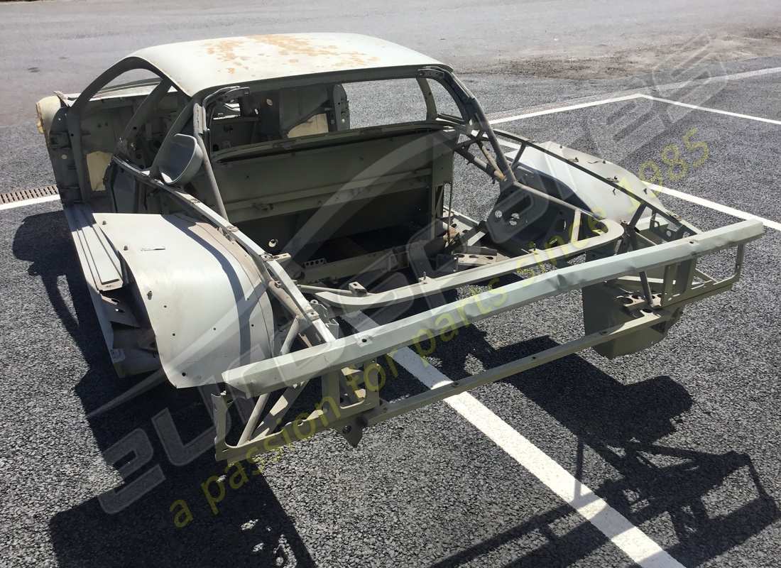 NEW FERRARI FERRARI TESTAROSSA COMPLETE BODYSHELL. PART NUMBER 700006000 (7) new ferrari ferrari testarossa complete bodyshell. part number 700006000 (7)