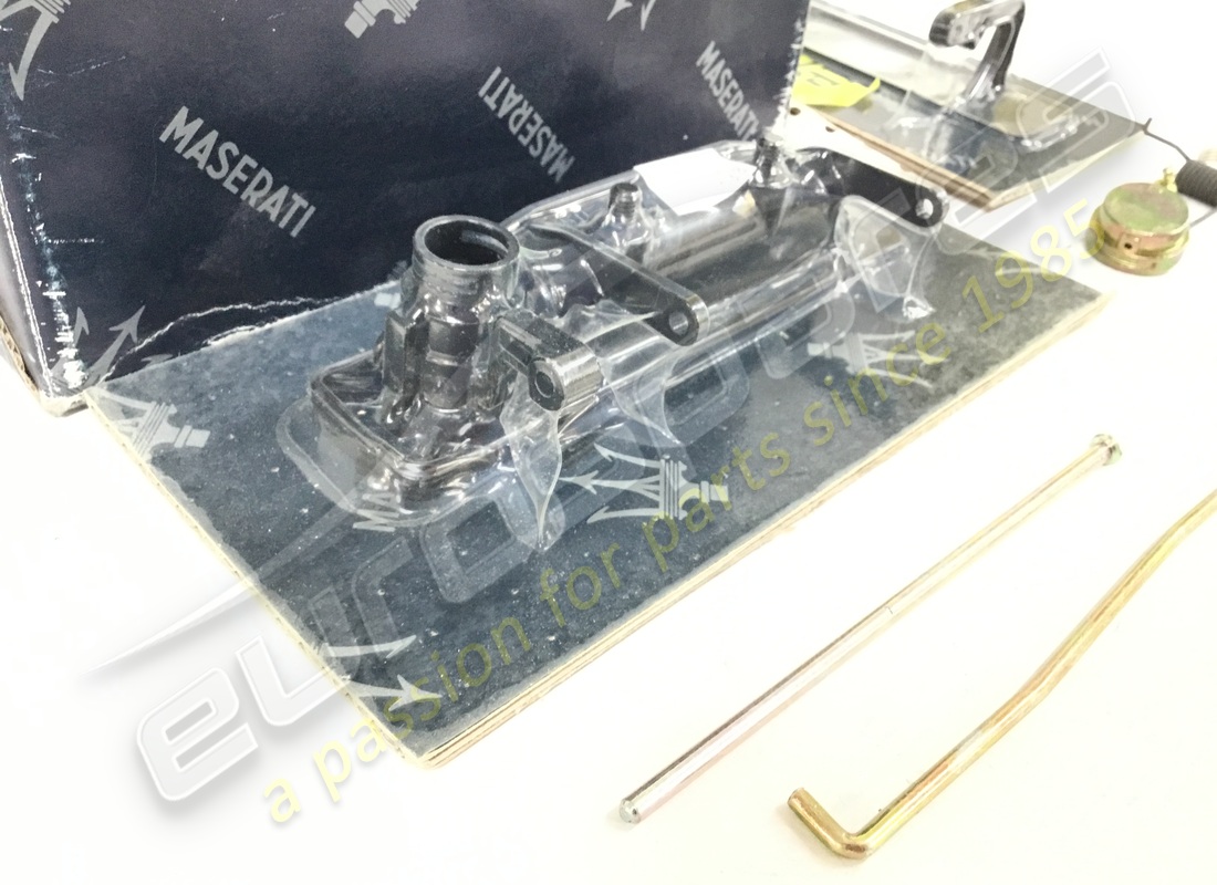 new maserati handle. part number 374580022 (3)