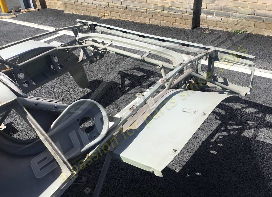 NEW FERRARI FERRARI TESTAROSSA COMPLETE BODYSHELL. PART NUMBER 700006000 (9) new ferrari ferrari testarossa complete bodyshell. part number 700006000 (9)