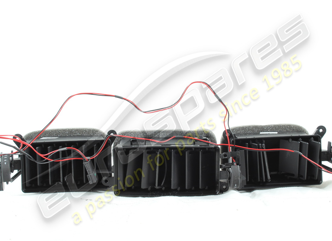 new maserati kit air vents + cable. part number 673001090 (3)