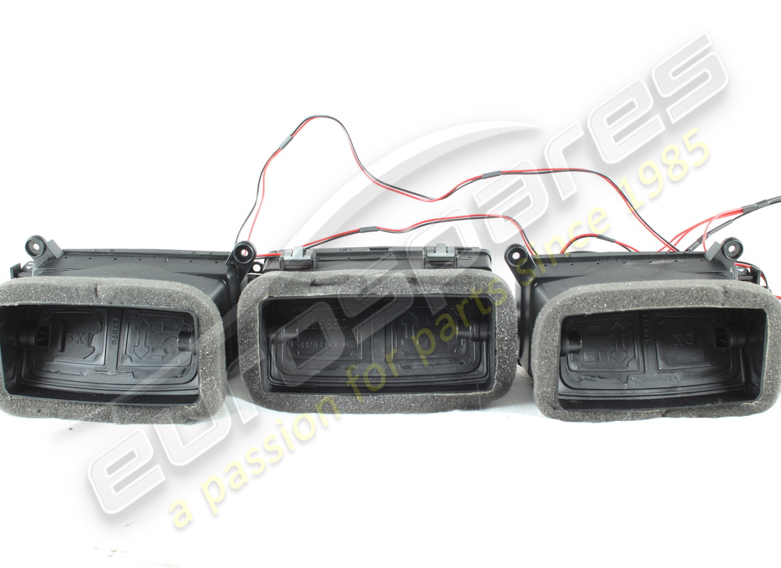 new maserati kit air vents + cable. part number 673001090 (1)