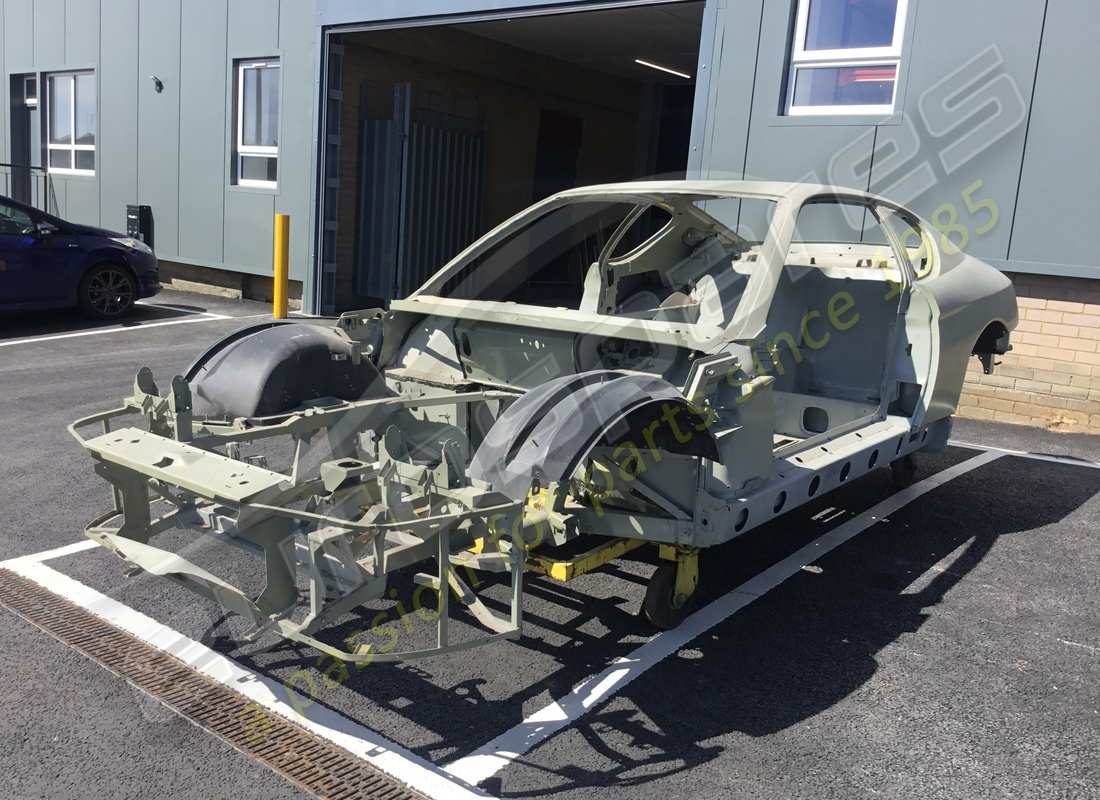 NEW FERRARI FERRARI 456 COMPLETE BODYSHELL. PART NUMBER 64318000 (1) new ferrari ferrari 456 complete bodyshell. part number 64318000 (1)
