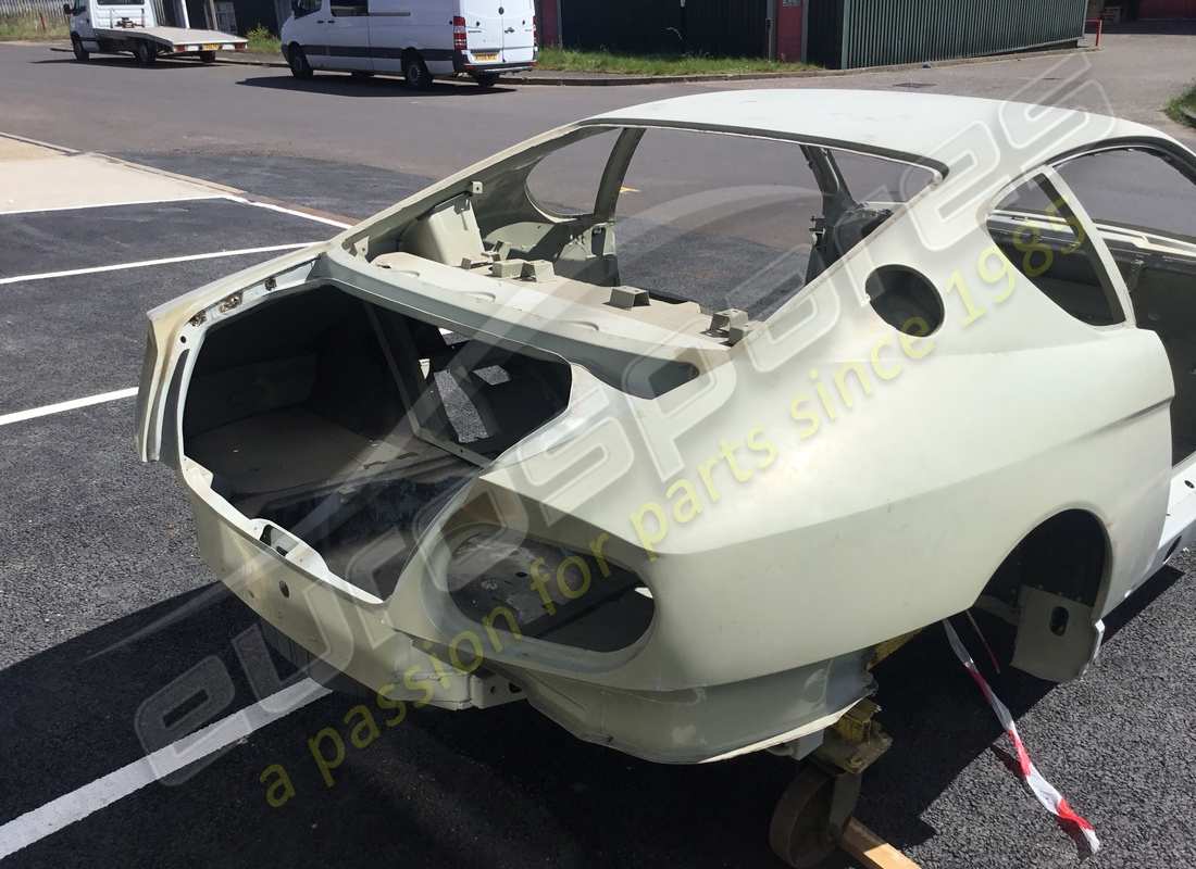 NEW FERRARI FERRARI 456 COMPLETE BODYSHELL. PART NUMBER 64318000 (7) new ferrari ferrari 456 complete bodyshell. part number 64318000 (7)