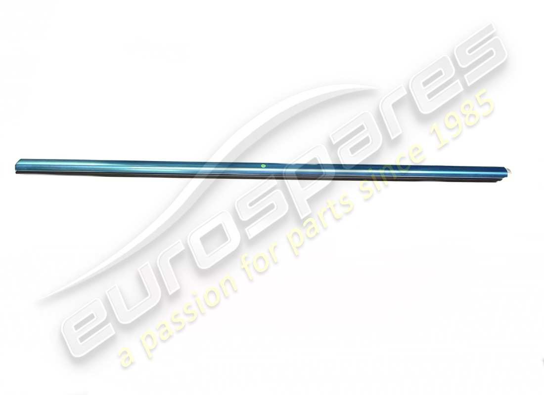 NEW MASERATI COMPLETE LH OUTER GLASS SCRAPE. PART NUMBER 670009905 (1) new maserati complete lh outer glass scrape. part number 670009905 (1)