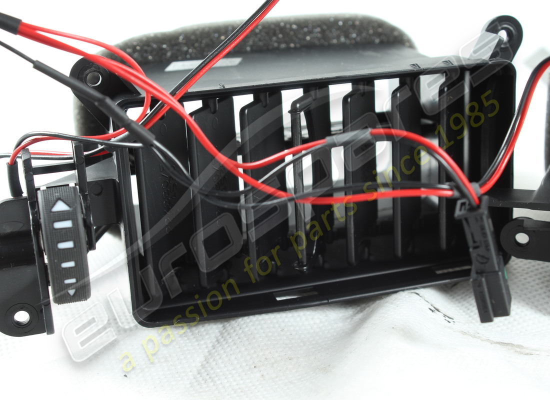 new maserati kit air vents + cable. part number 673001090 (2)