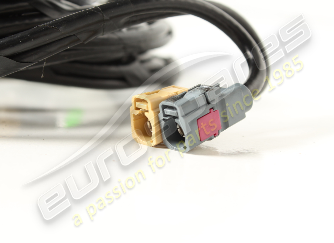 USED FERRARI PASSENGER COMPARTMENT AM/FM/. PART NUMBER 307689 (2) used ferrari passenger compartment am/fm/. part number 307689 (2)