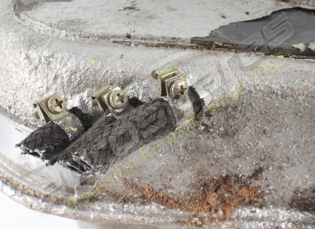 used ferrari rh fuel tank. part number 114605 (4)