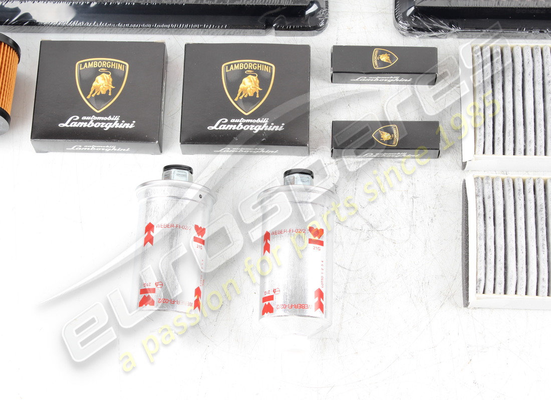 NEW LAMBORGHINI SERVICE KIT. PART NUMBER 0R1400132 (2) new lamborghini service kit. part number 0r1400132 (2)