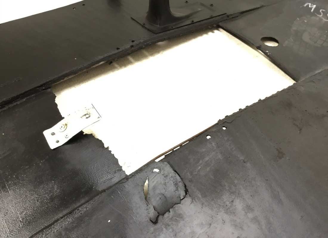 DAMAGED FERRARI FRONT AEREODYNAMIC BOTTOM. PART NUMBER 65663900 (3) damaged ferrari front aereodynamic bottom. part number 65663900 (3)