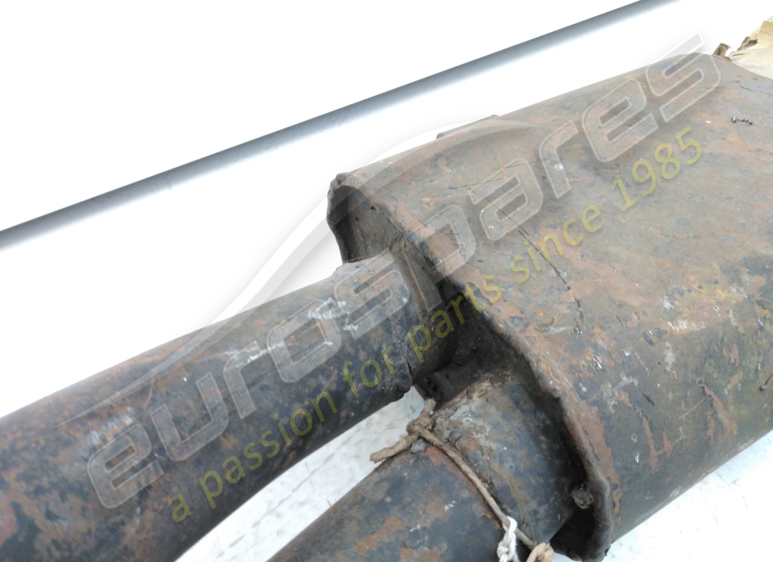 USED FERRARI CENTRAL MUFFLER. PART NUMBER 181794 (4) used ferrari central muffler. part number 181794 (4)