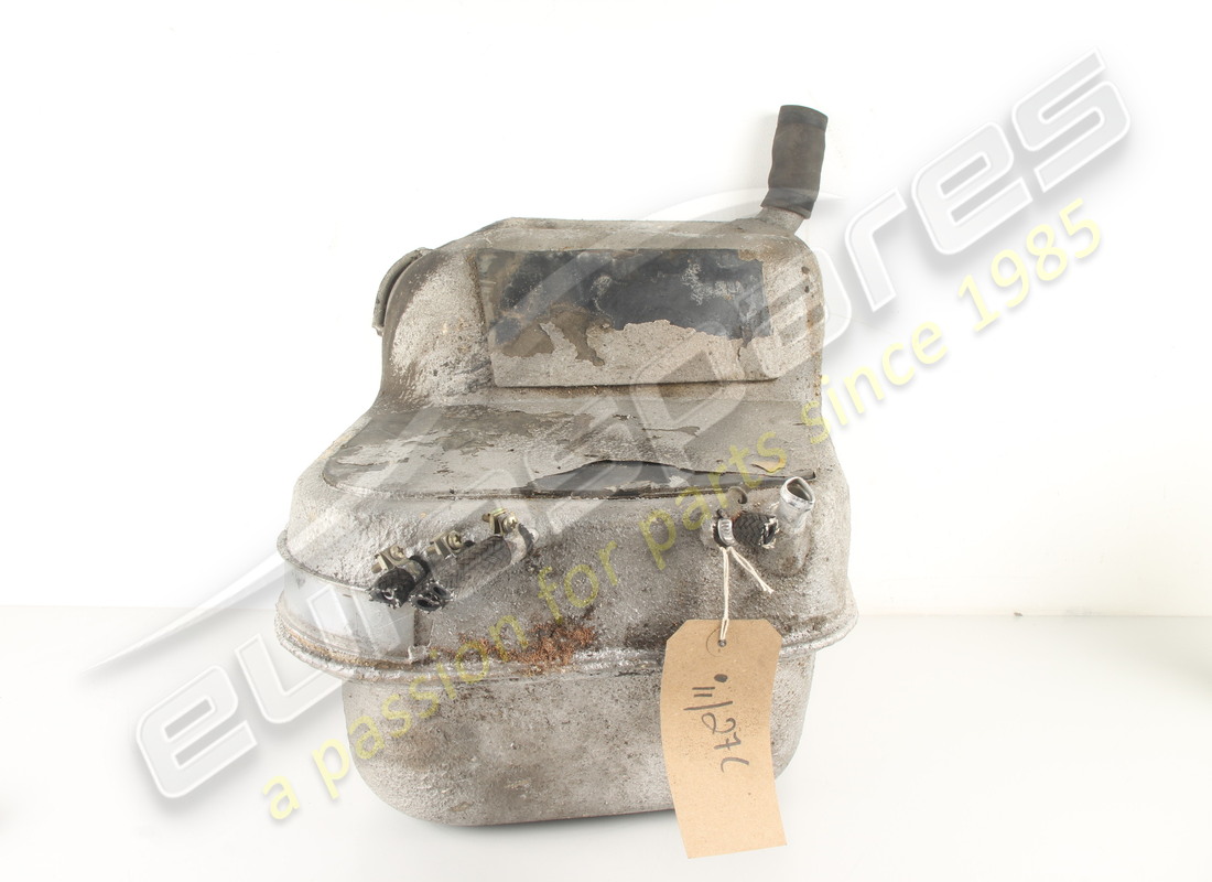 used ferrari rh fuel tank. part number 114605 (3)