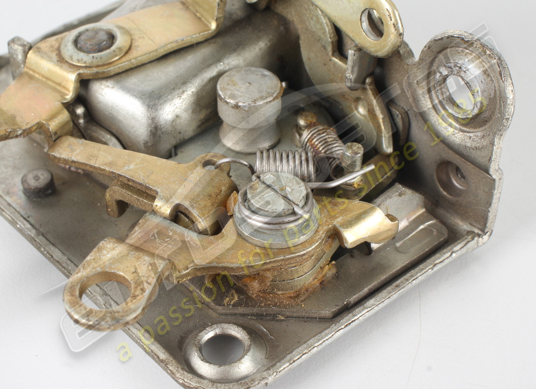 new ferrari rh door lock. part number 50137801 (3)