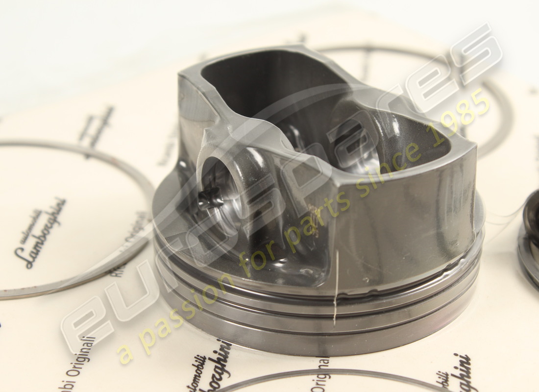 NEW LAMBORGHINI PISTON UNIT. PART NUMBER 07M107075 (1) new lamborghini piston unit. part number 07m107075 (1)