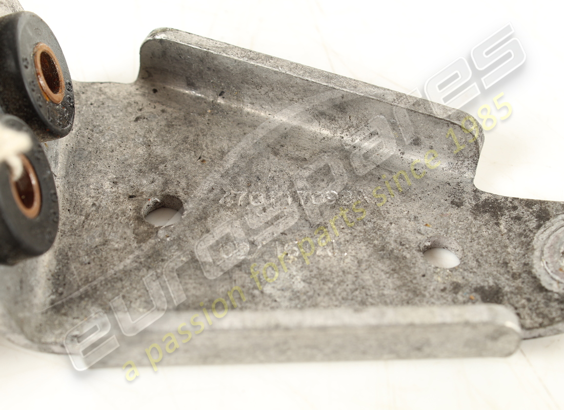used lamborghini bracket dx.scambiatore. part number 470117098a (4)