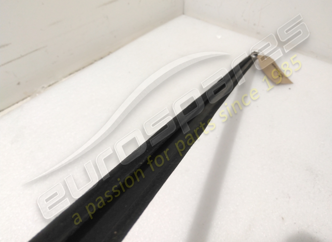 used maserati lh gasket. part number 67476000 (2)