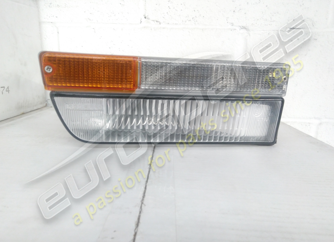 NEW FERRARI RH FRONT LIGHT. PART NUMBER 61879900 (1) new ferrari rh front light. part number 61879900 (1)