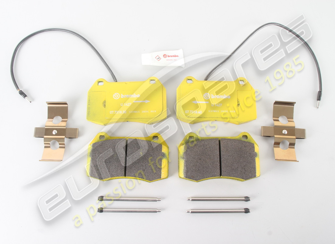 NEW FERRARI PADS SET FOR FRONT CALIPERS (BREMBO). PART NUMBER 70000924 (1) new ferrari pads set for front calipers (brembo). part number 70000924 (1)
