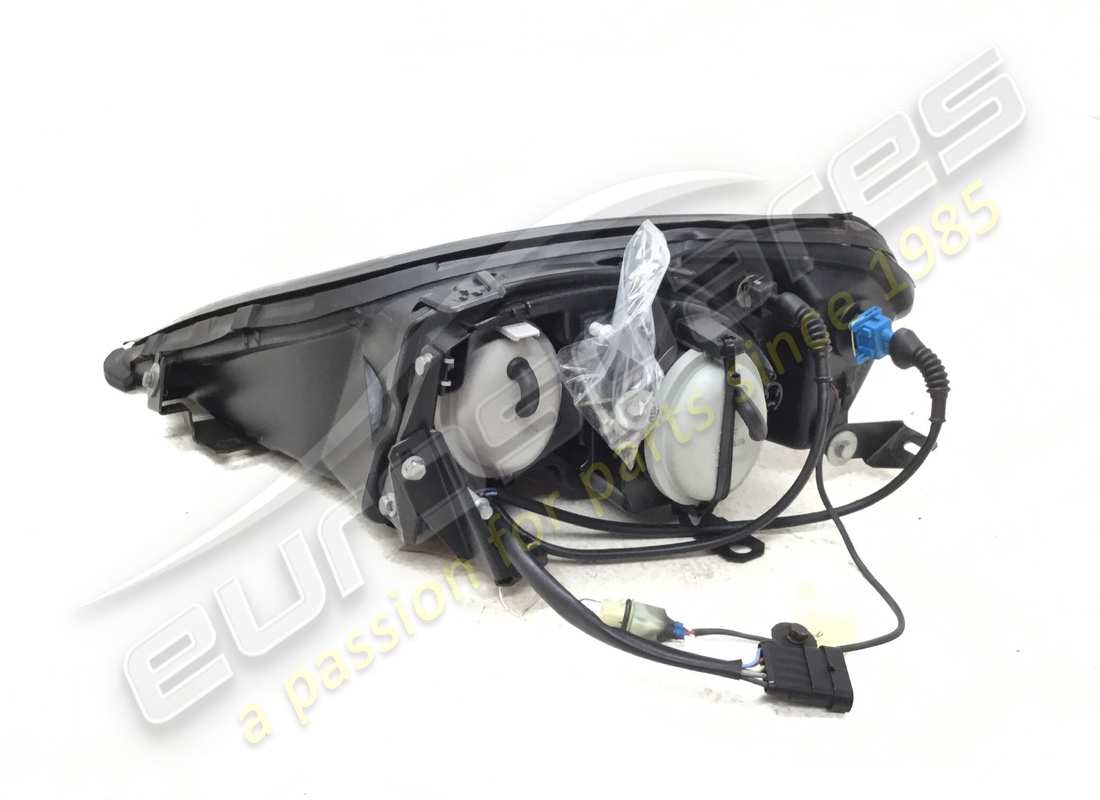 USED FERRARI RH HEADLIGHT LHD PART NUMBER 65482473 (2) used ferrari rh headlight lhd part number 65482473 (2)