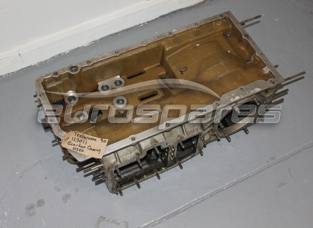 USED FERRARI GEARBOX CASE. PART NUMBER 123011 (1) used ferrari gearbox case. part number 123011 (1)