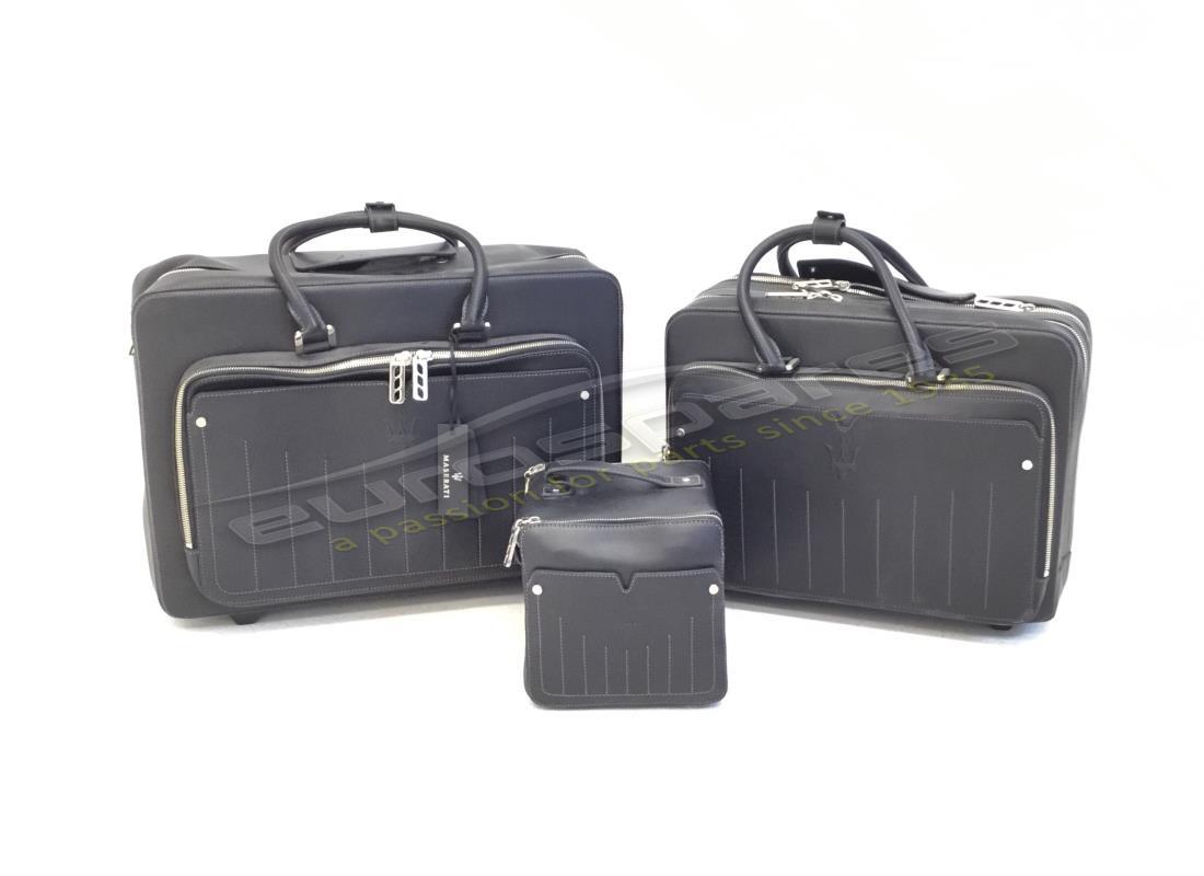 new maserati suitcase set. part number 680068.. (1)