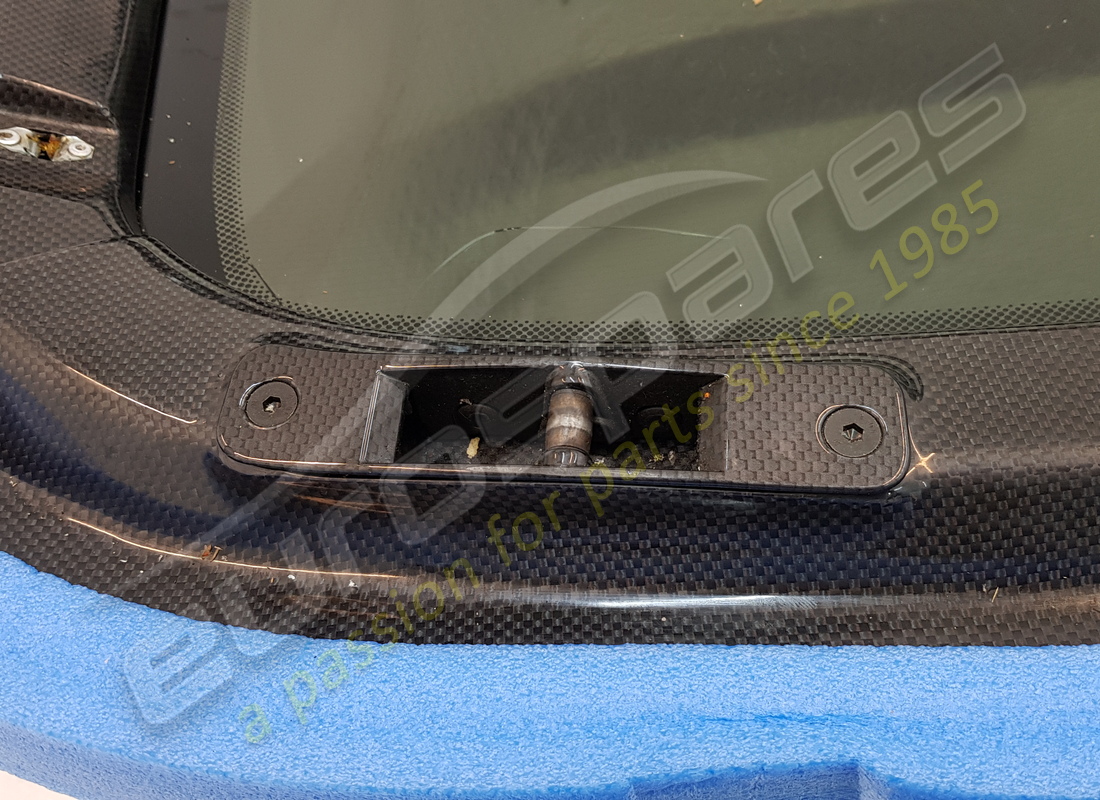 USED FERRARI SUN ROOF. PART NUMBER 68707900 (5) used ferrari sun roof. part number 68707900 (5)