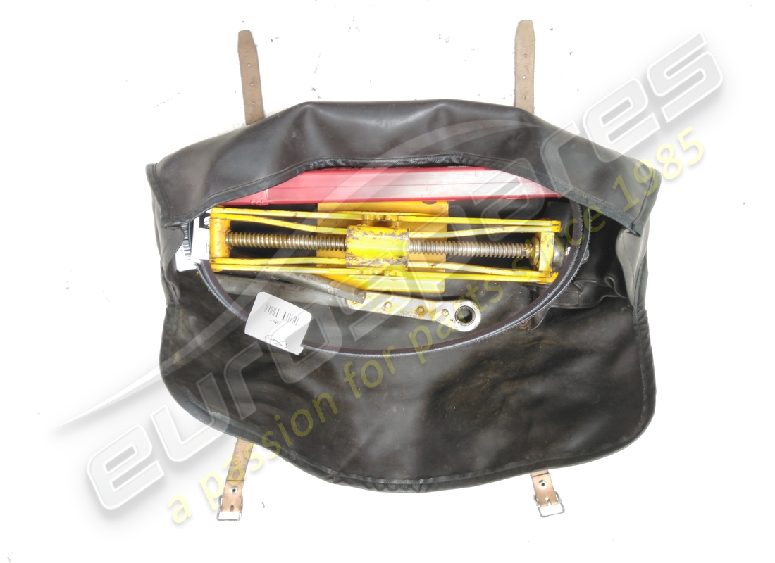 USED FERRARI JACK KIT. PART NUMBER 130423 (3) used ferrari jack kit. part number 130423 (3)