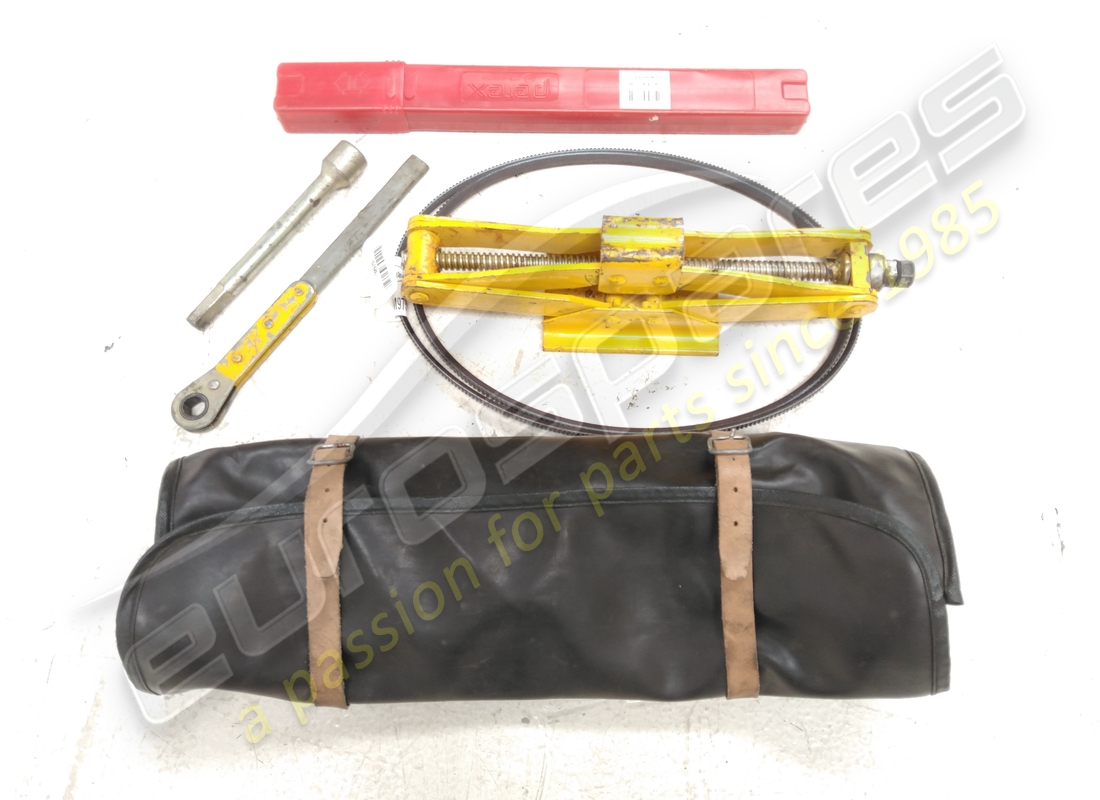 USED FERRARI JACK KIT. PART NUMBER 130423 (5) used ferrari jack kit. part number 130423 (5)