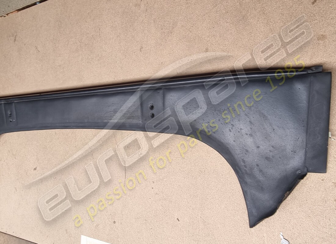 USED FERRARI REAR WINDOW PLANE. PART NUMBER 61513400 (3) used ferrari rear window plane. part number 61513400 (3)