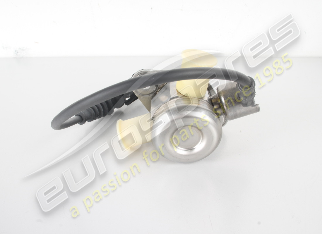 NEW FERRARI LH FUEL PUMP. PART NUMBER 290032 (3) new ferrari lh fuel pump. part number 290032 (3)