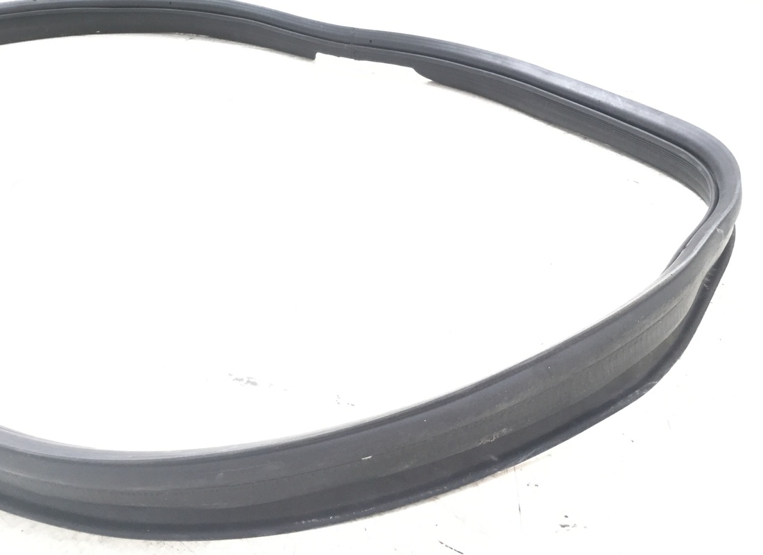 used maserati luggage compartment gasket. part number 68084300 (3)