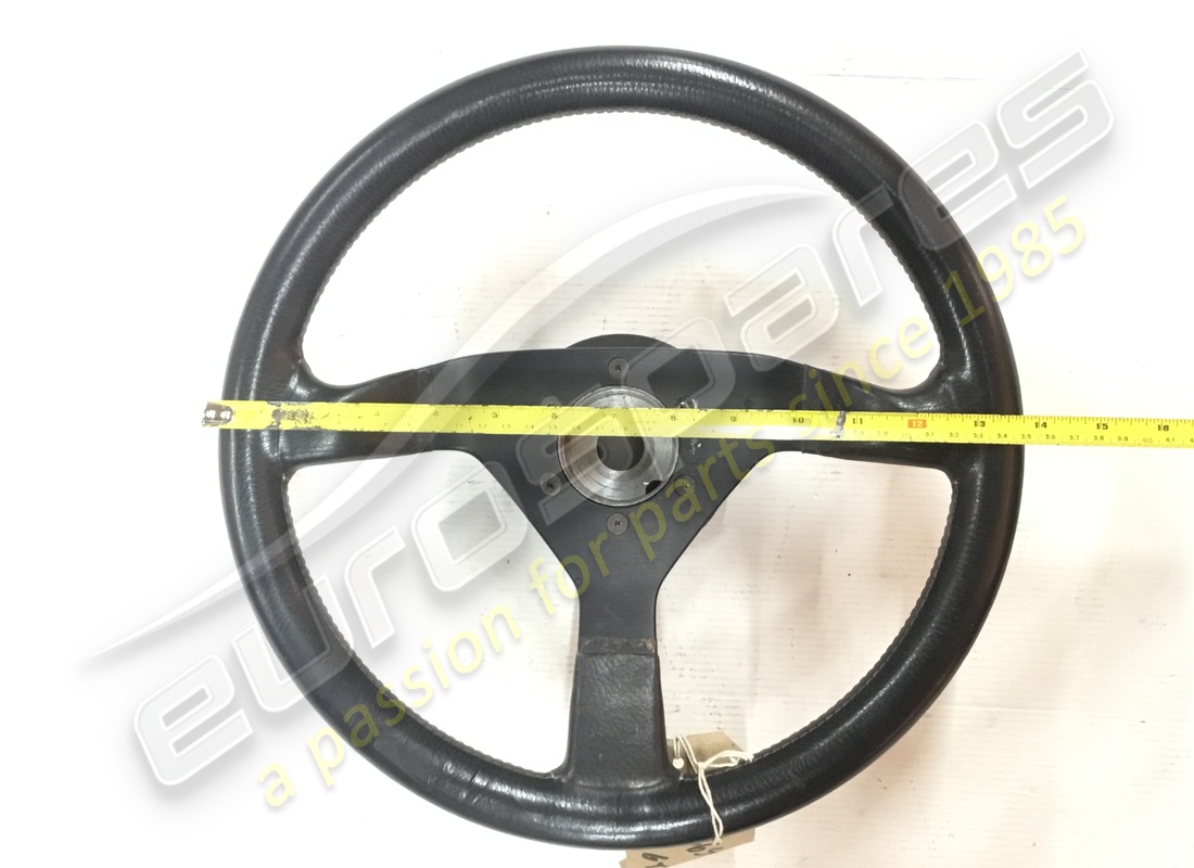 USED FERRARI STEERING WHEEL COMPLETE. PART NUMBER 136549 (5) used ferrari steering wheel complete. part number 136549 (5)