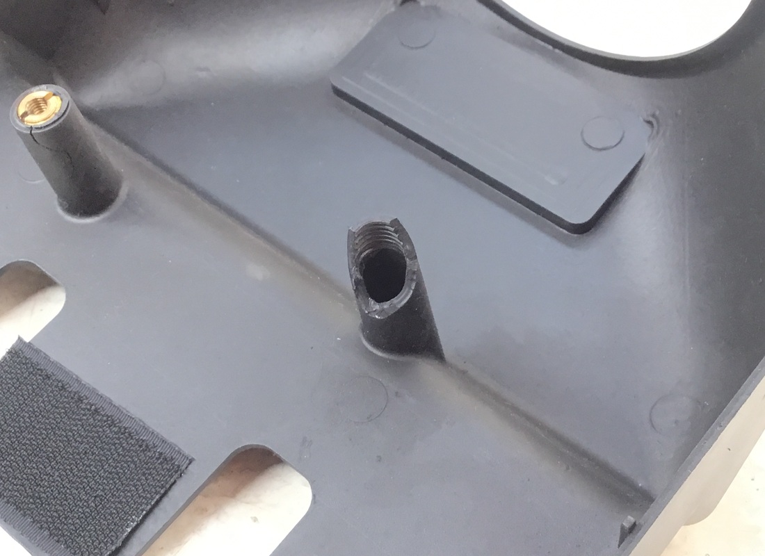 used ferrari upper cover for steering rod. part number 65168000 (3)