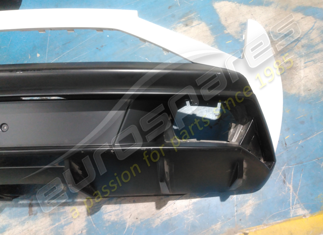 used lamborghini rear bumper. part number 400807497f (6)