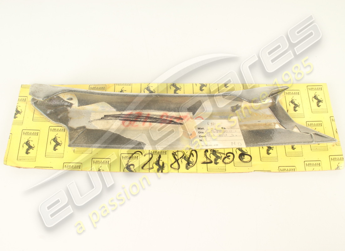 new ferrari rh moulding. part number 62480500 (1)