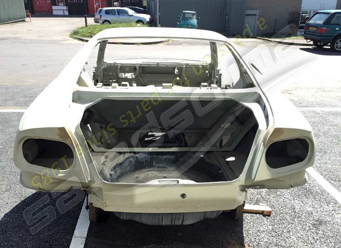 NEW FERRARI FERRARI 456 COMPLETE BODYSHELL. PART NUMBER 64318000 (8) new ferrari ferrari 456 complete bodyshell. part number 64318000 (8)