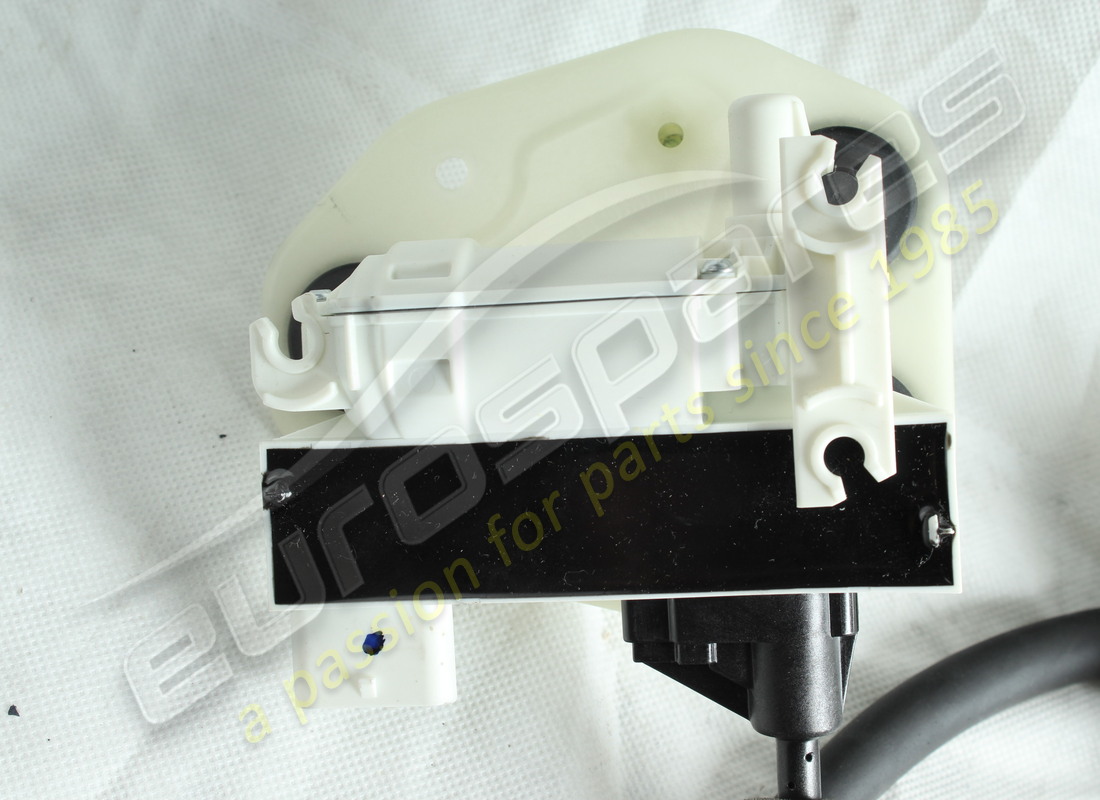 new maserati rh front door lock. part number 670107805 (13)