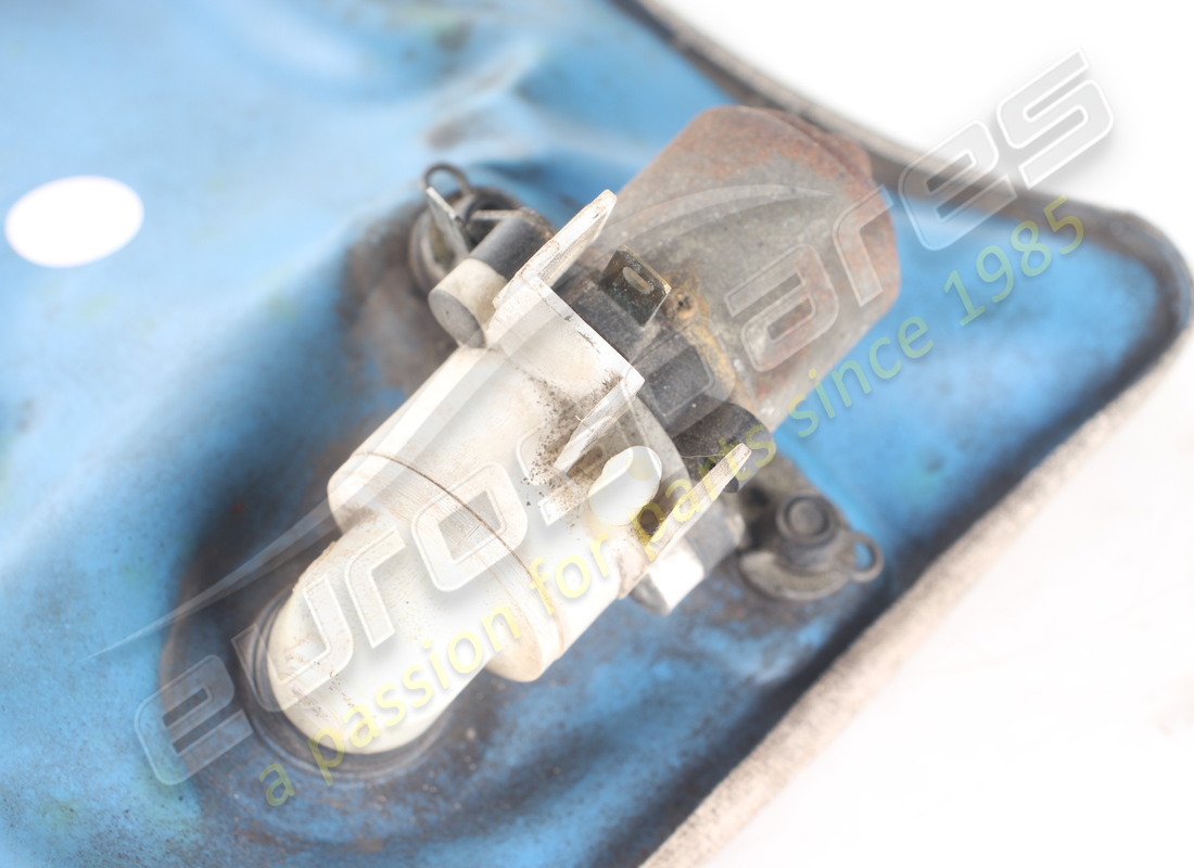 USED FERRARI WINDSCREEN WASHER BAG WITH PUMP. PART NUMBER 101563 (7) used ferrari windscreen washer bag with pump. part number 101563 (7)