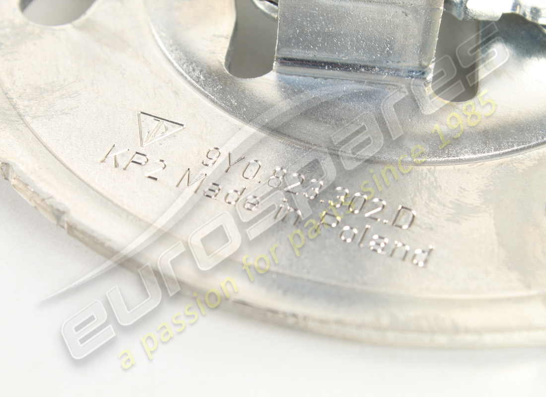 NEW PORSCHE HINGE. PART NUMBER 9Y0823302D (4) new porsche hinge. part number 9y0823302d (4)