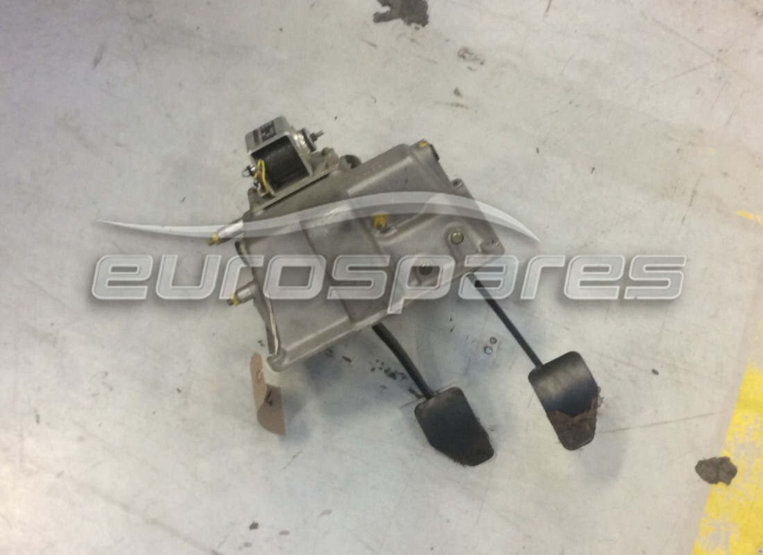 USED Ferrari SUPPORT . PART NUMBER 142094 (1)