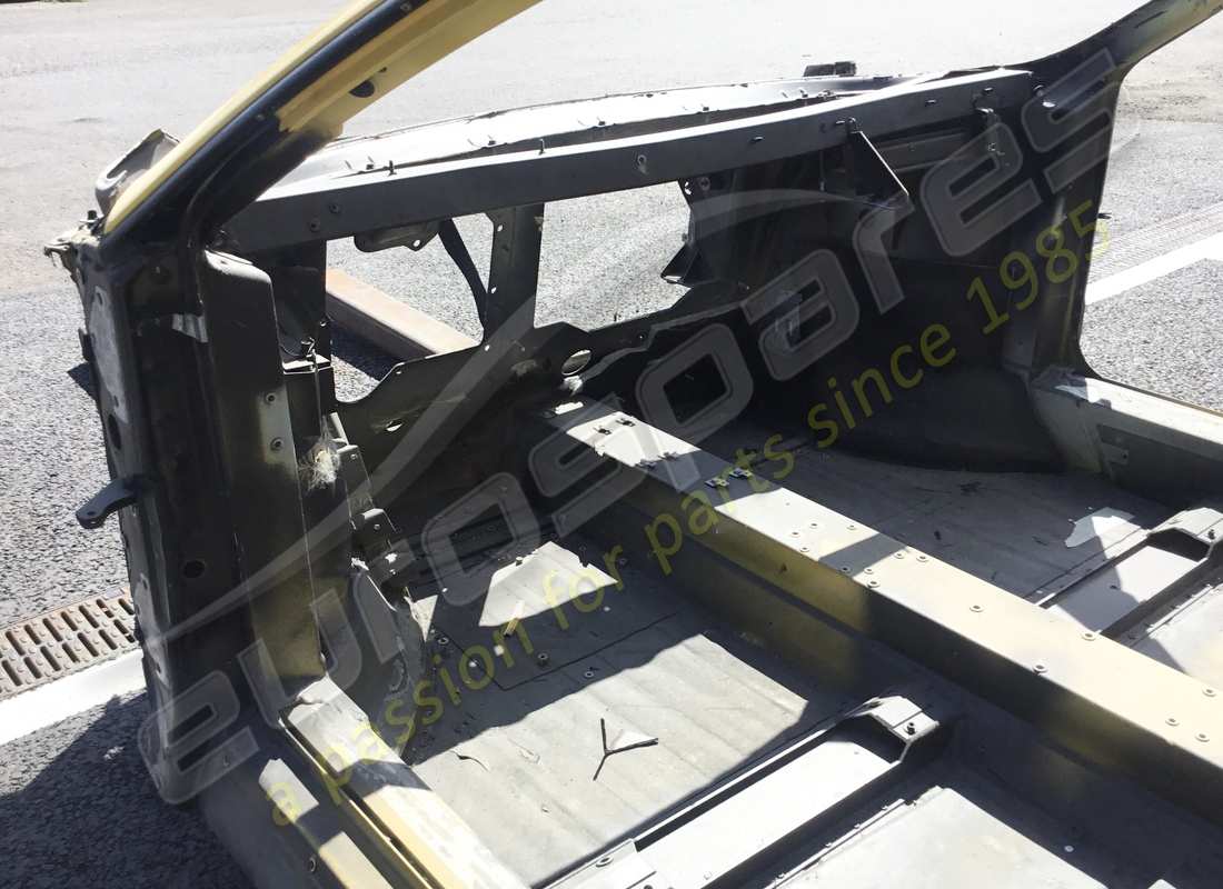 used ferrari lhd yellow bodyshell. part number 900040702 (7)